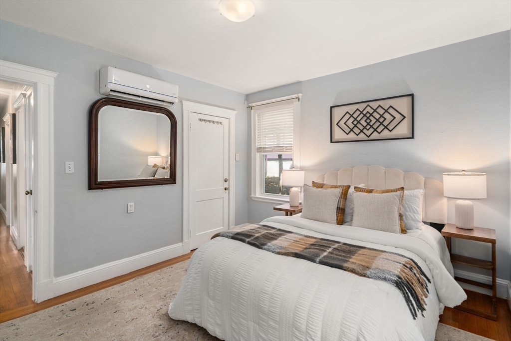 Newton, Massachusetts, 02458, United States, 2 Bedrooms Bedrooms, ,2 BathroomsBathrooms,Residential,For Sale,1906436