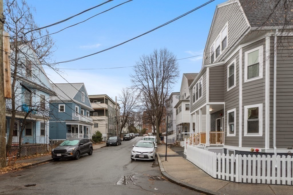 Somerville, Massachusetts, 02144, United States, 2 Bedrooms Bedrooms, ,2 BathroomsBathrooms,Residential,For Sale,1921483