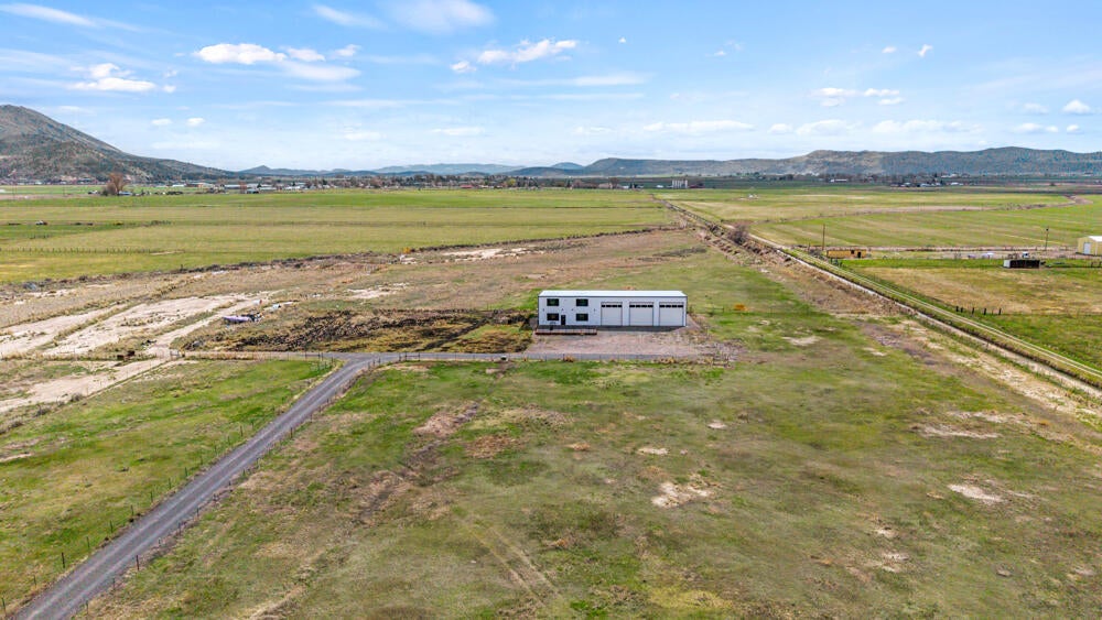 Klamath Falls, Oregon, 97603, United States, 3 Bedrooms Bedrooms, ,3 BathroomsBathrooms,Residential,For Sale,1878382