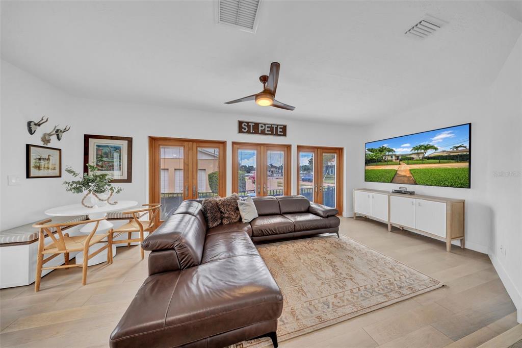 St Petersburg, Florida, 33704, United States, 2 Bedrooms Bedrooms, ,2 BathroomsBathrooms,Residential,For Sale,1897453