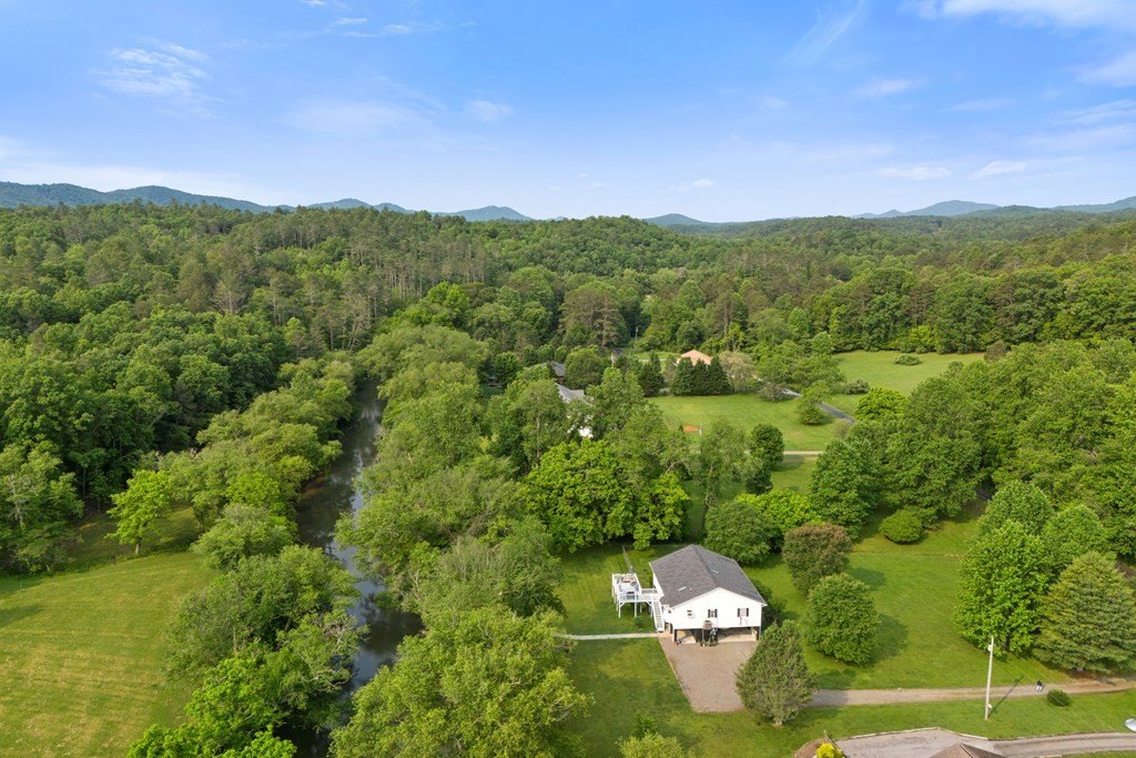 Murphy, North Carolina, 28906, United States, 2 Bedrooms Bedrooms, ,2 BathroomsBathrooms,Residential,For Sale,1923823