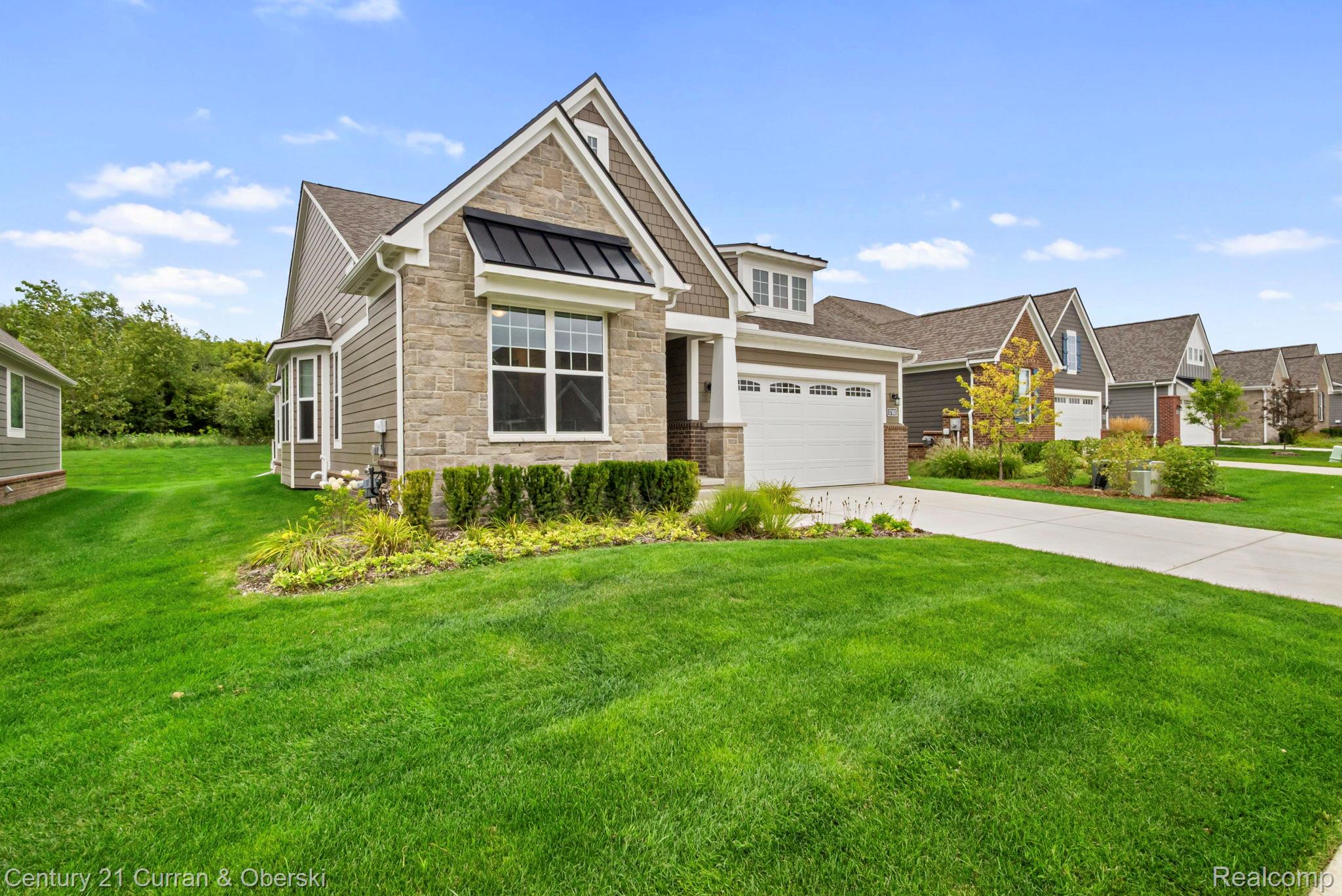 Northville, Michigan, 48168, United States, 2 Bedrooms Bedrooms, ,2 BathroomsBathrooms,Residential,For Sale,1983973