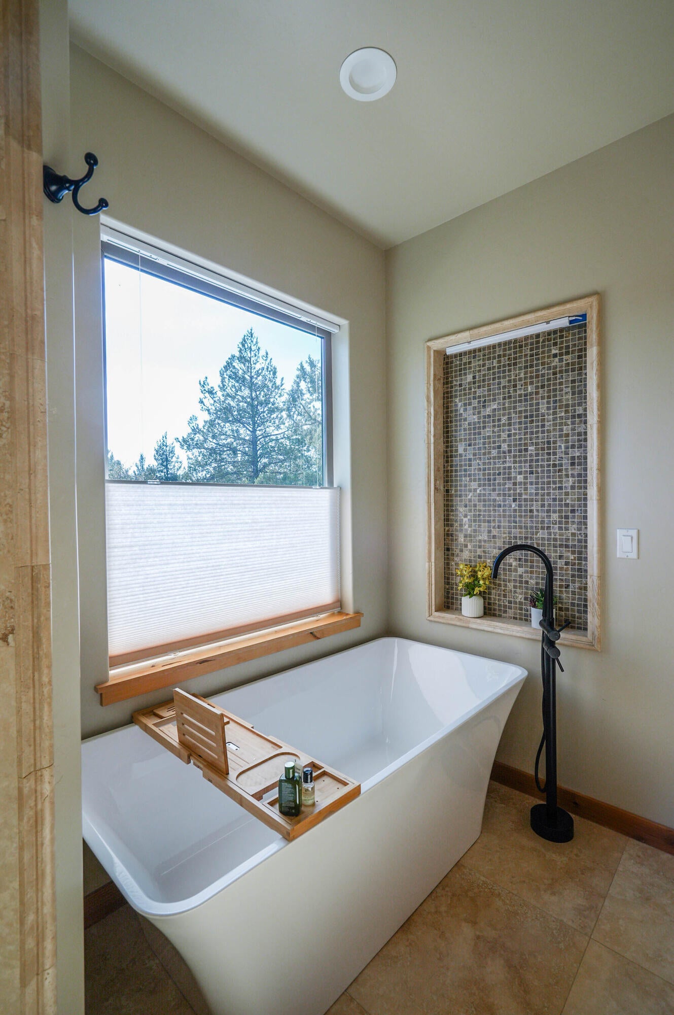 Klamath Falls, Oregon, 97601, United States, 3 Bedrooms Bedrooms, ,4 BathroomsBathrooms,Residential,For Sale,1940970