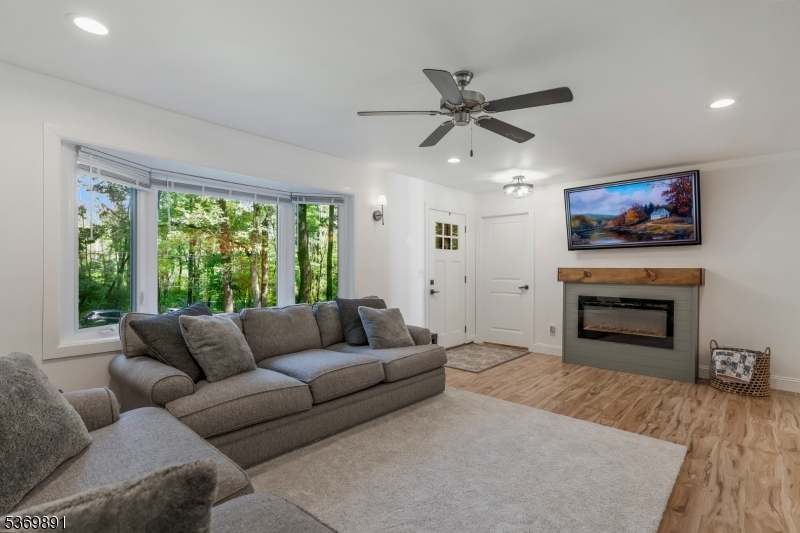 Bethlehem Twp., New Jersey, 08802, United States, 3 Bedrooms Bedrooms, ,2 BathroomsBathrooms,Residential,For Sale,1949584