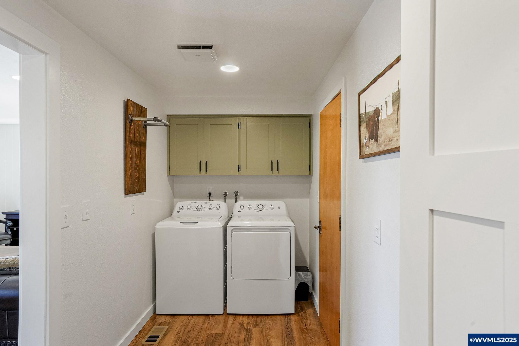 Salem, Oregon, 97304, United States, 3 Bedrooms Bedrooms, ,3 BathroomsBathrooms,Residential,For Sale,1967587