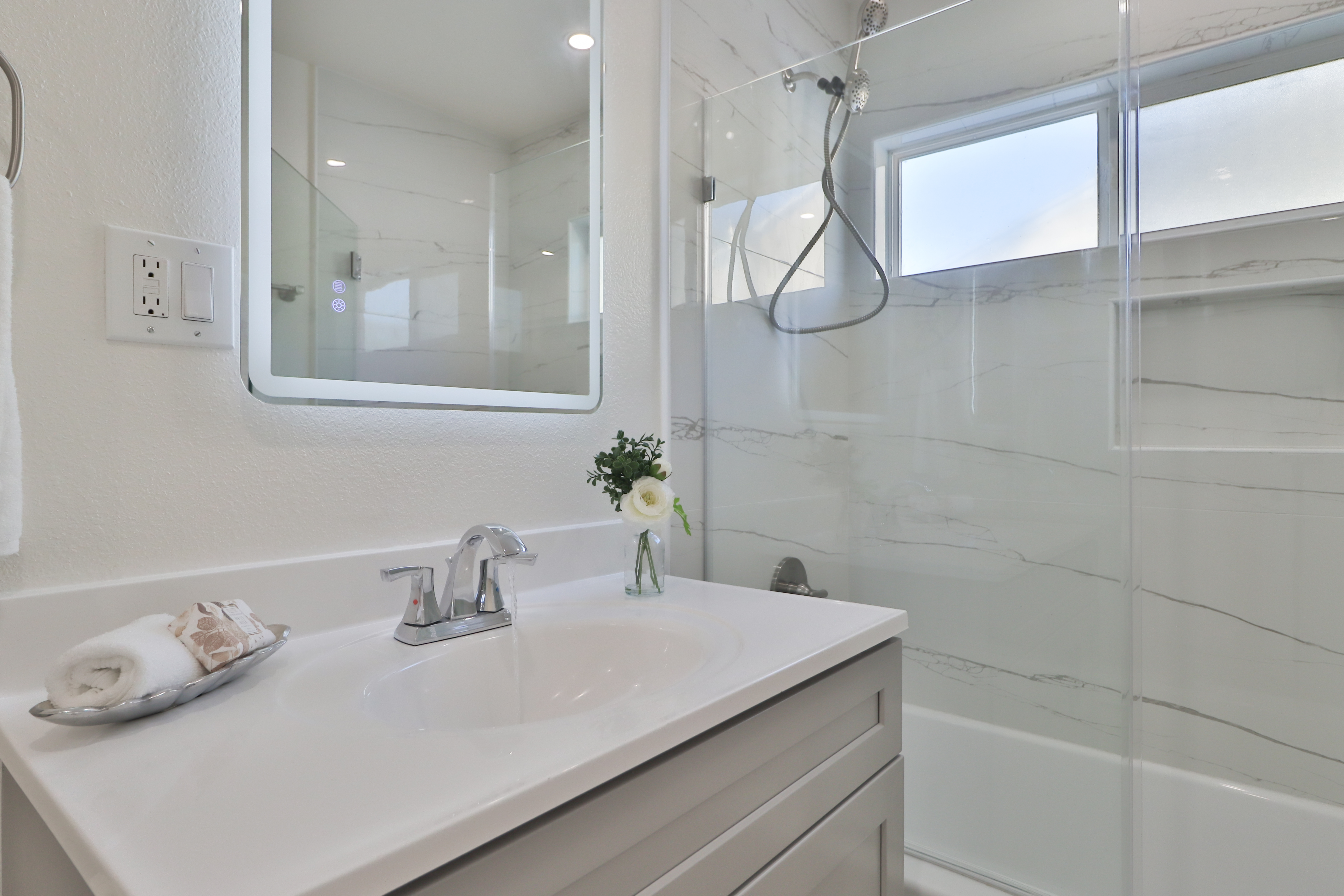 Woodland Hills, California, 91303, United States, 6 Bedrooms Bedrooms, ,7 BathroomsBathrooms,Residential,For Sale,1838273