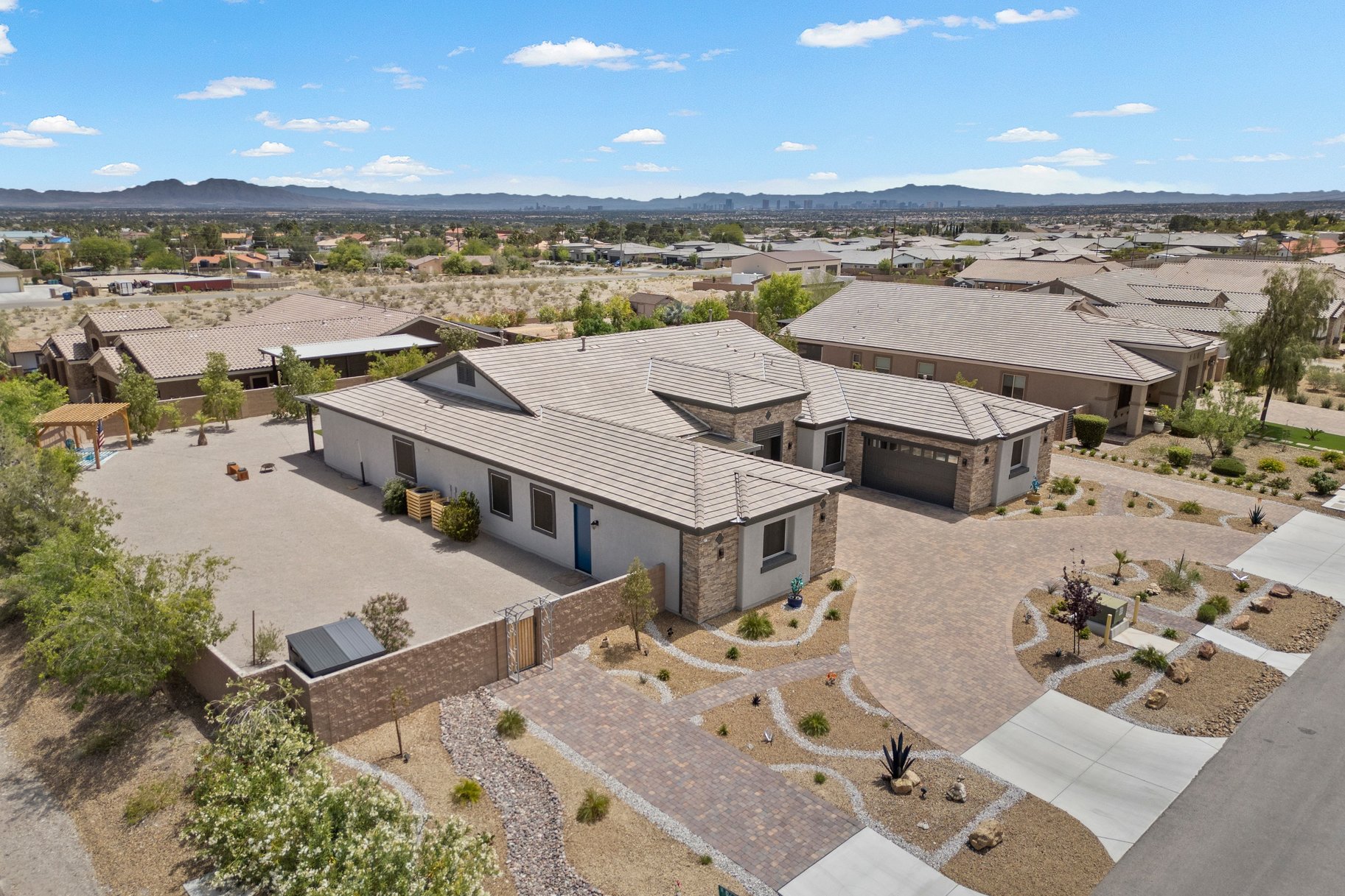  Over Half-Acre Lot Estate with No HOA & Endless Flexibility - 物件實景