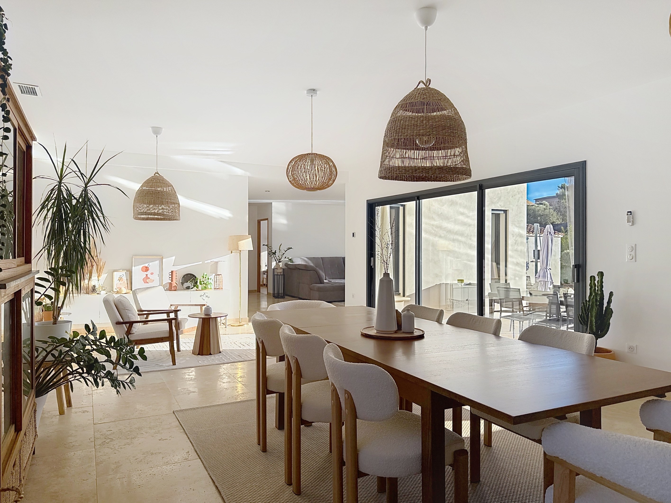  Elegant single-level contemporary villa with swimming pool and landscaped garde… - 物件實景