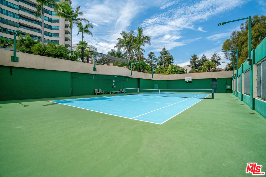 Los Angeles, California, 90024, United States, 2 Bedrooms Bedrooms, ,3 BathroomsBathrooms,Residential,For Sale,1932813