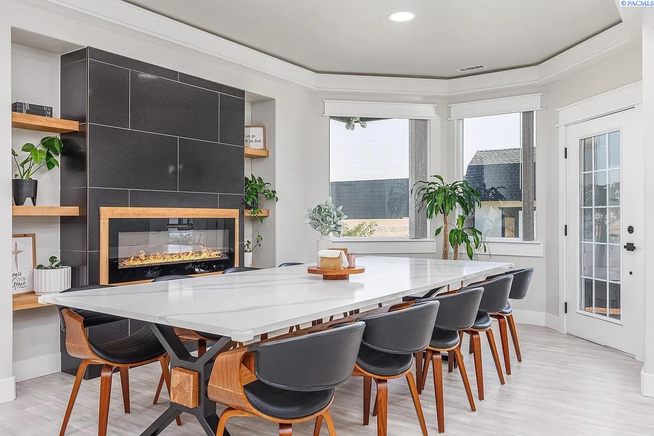 Kennewick, Washington, 99336, United States, 7 Bedrooms Bedrooms, ,7 BathroomsBathrooms,Residential,For Sale,1983847