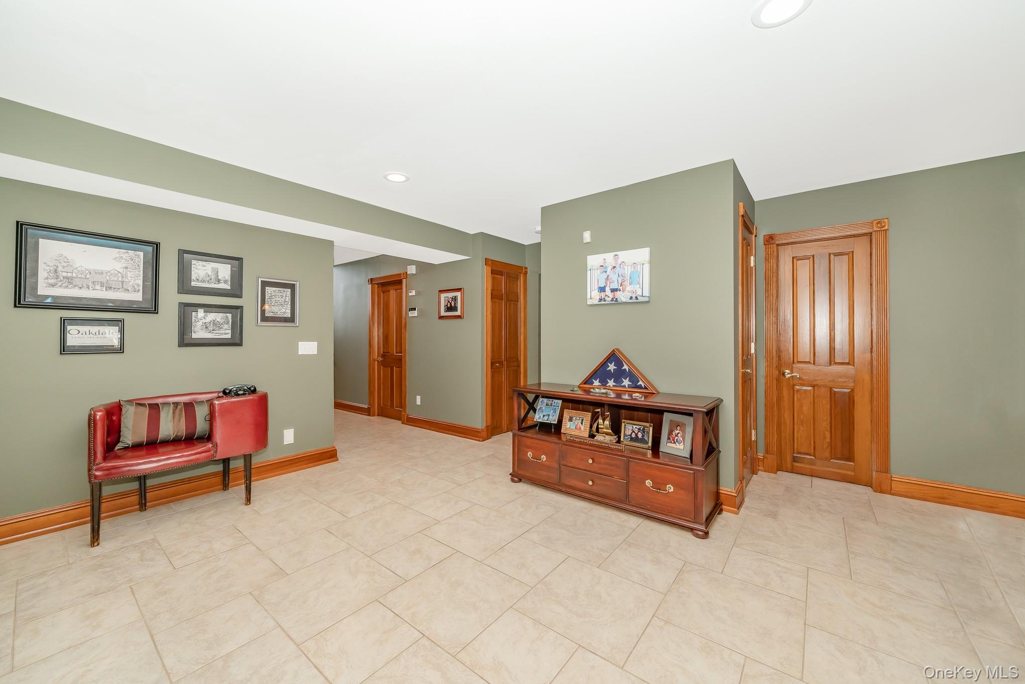 West Islip, New York, 11795, United States, 5 Bedrooms Bedrooms, ,5 BathroomsBathrooms,Residential,For Sale,1943882
