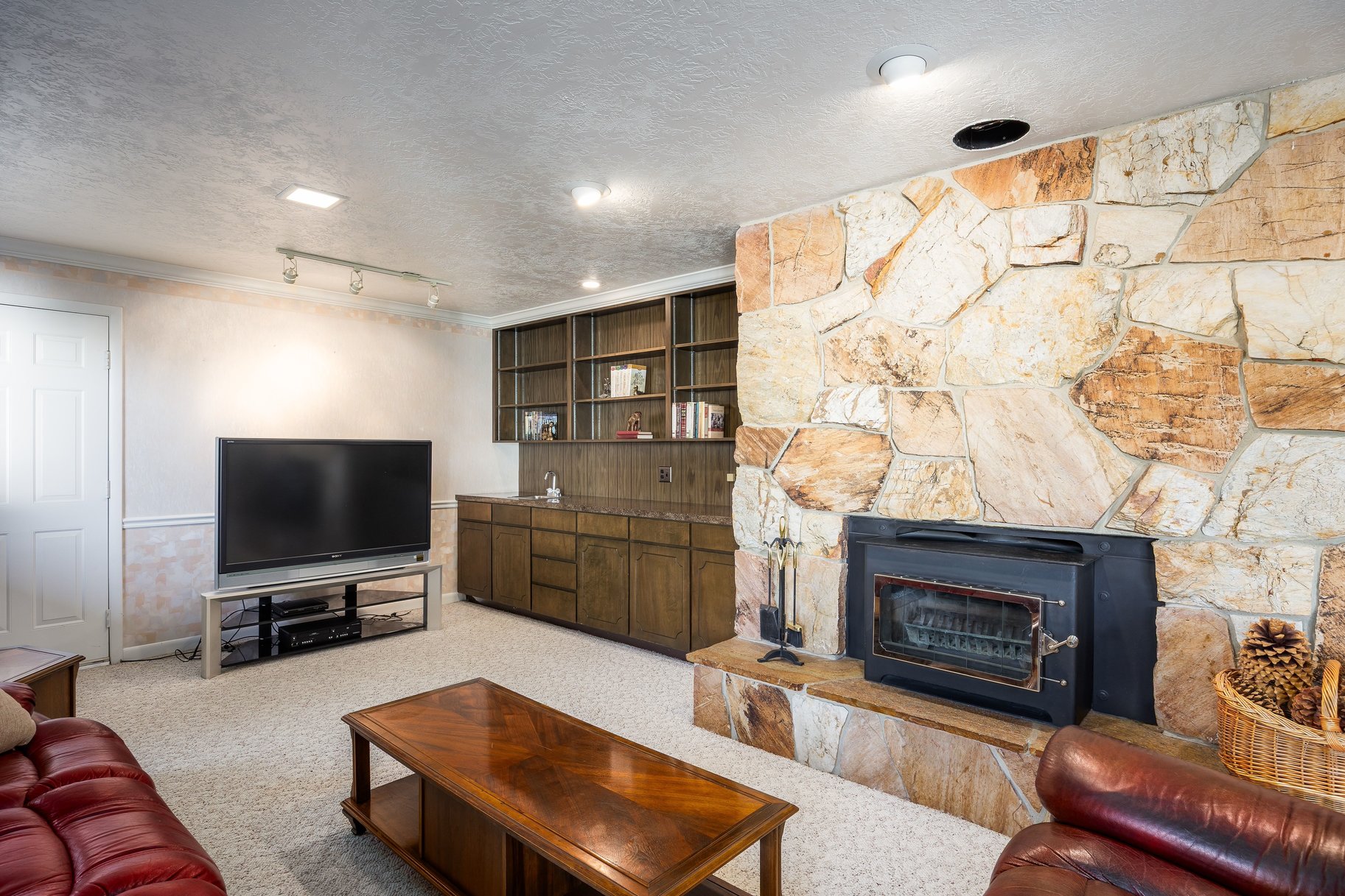  Spacious Living in an Established Springville Neighborhood - 物件實景