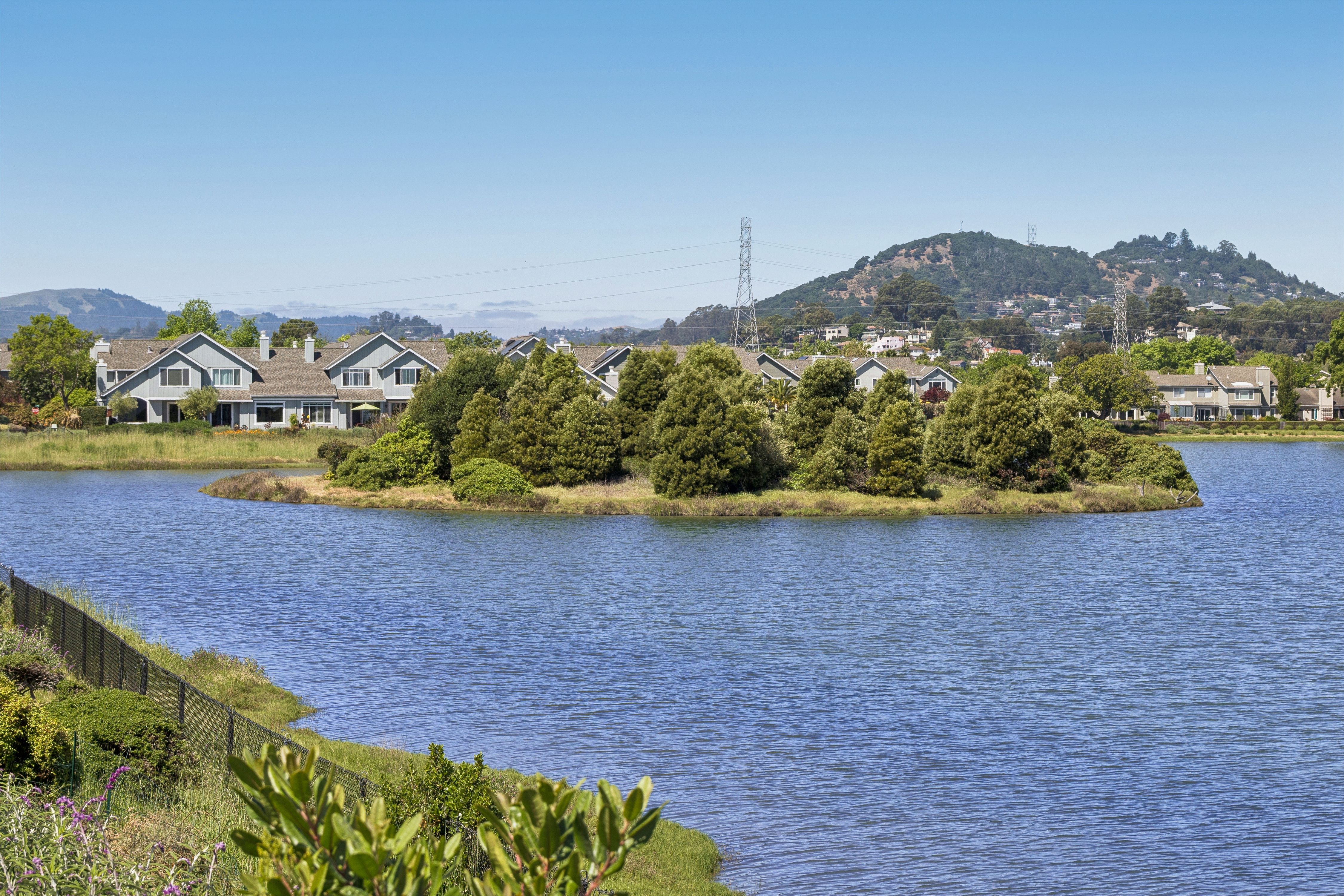 Sunny Waterfront Baypoint Lagoon Home - 物件實景