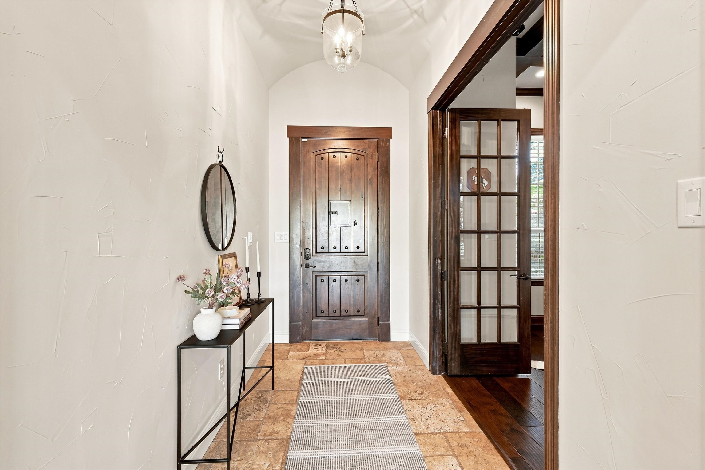  Timeless Style, Thoughtful Updates & One Acre to Enjoy - 物件實景