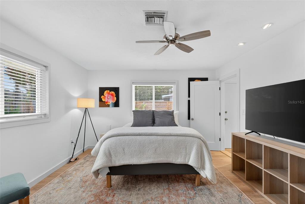 Sarasota, Florida, 34239, United States, 3 Bedrooms Bedrooms, ,2 BathroomsBathrooms,Residential,For Sale,1991192