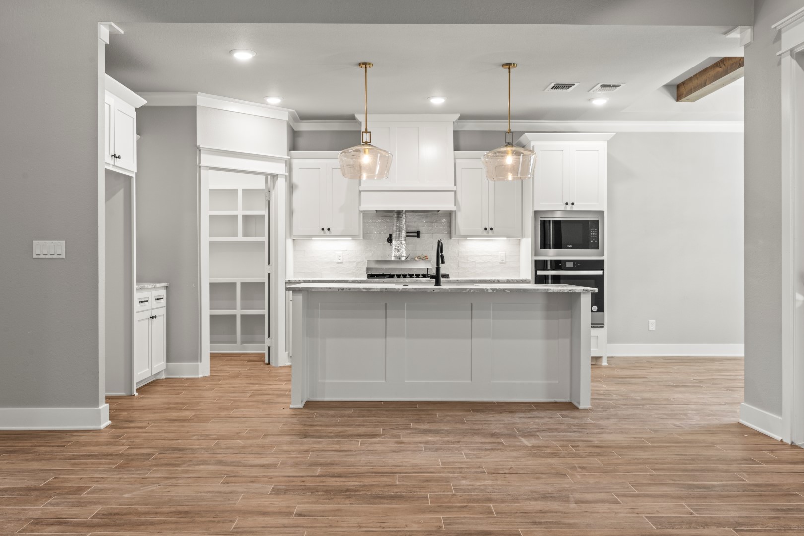 Tyler, Texas, 75706, United States, 4 Bedrooms Bedrooms, ,3 BathroomsBathrooms,Residential,For Sale,1983629