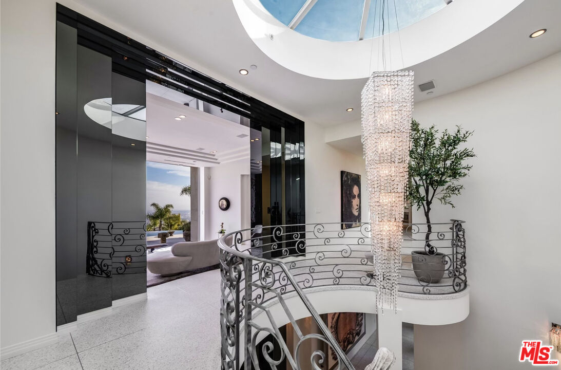 Los Angeles, California, 90069, United States, 3 Bedrooms Bedrooms, ,6 BathroomsBathrooms,Residential,For Sale,1731707