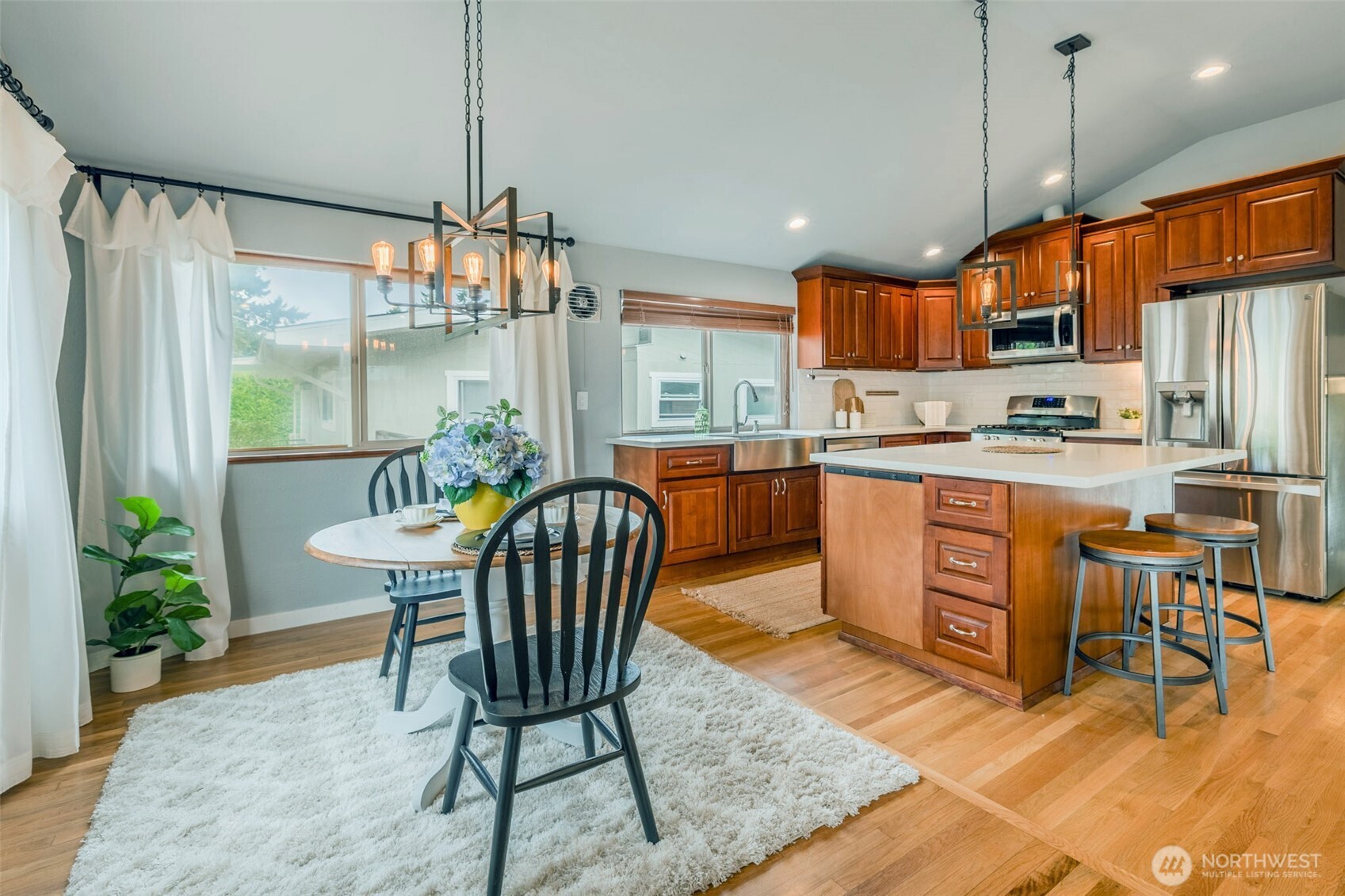 Burien, Washington, 98166, United States, 3 Bedrooms Bedrooms, ,2 BathroomsBathrooms,Residential,For Sale,1895408