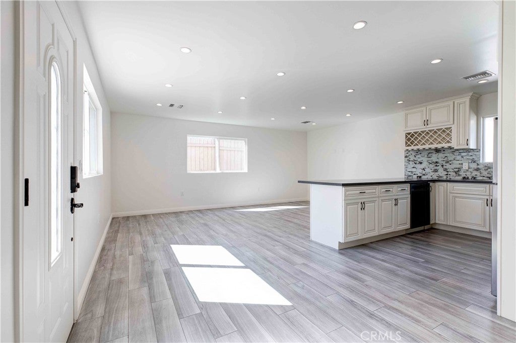 Sun Valley, California, 91352, United States, 4 Bedrooms Bedrooms, ,3 BathroomsBathrooms,Residential,For Sale,1938839
