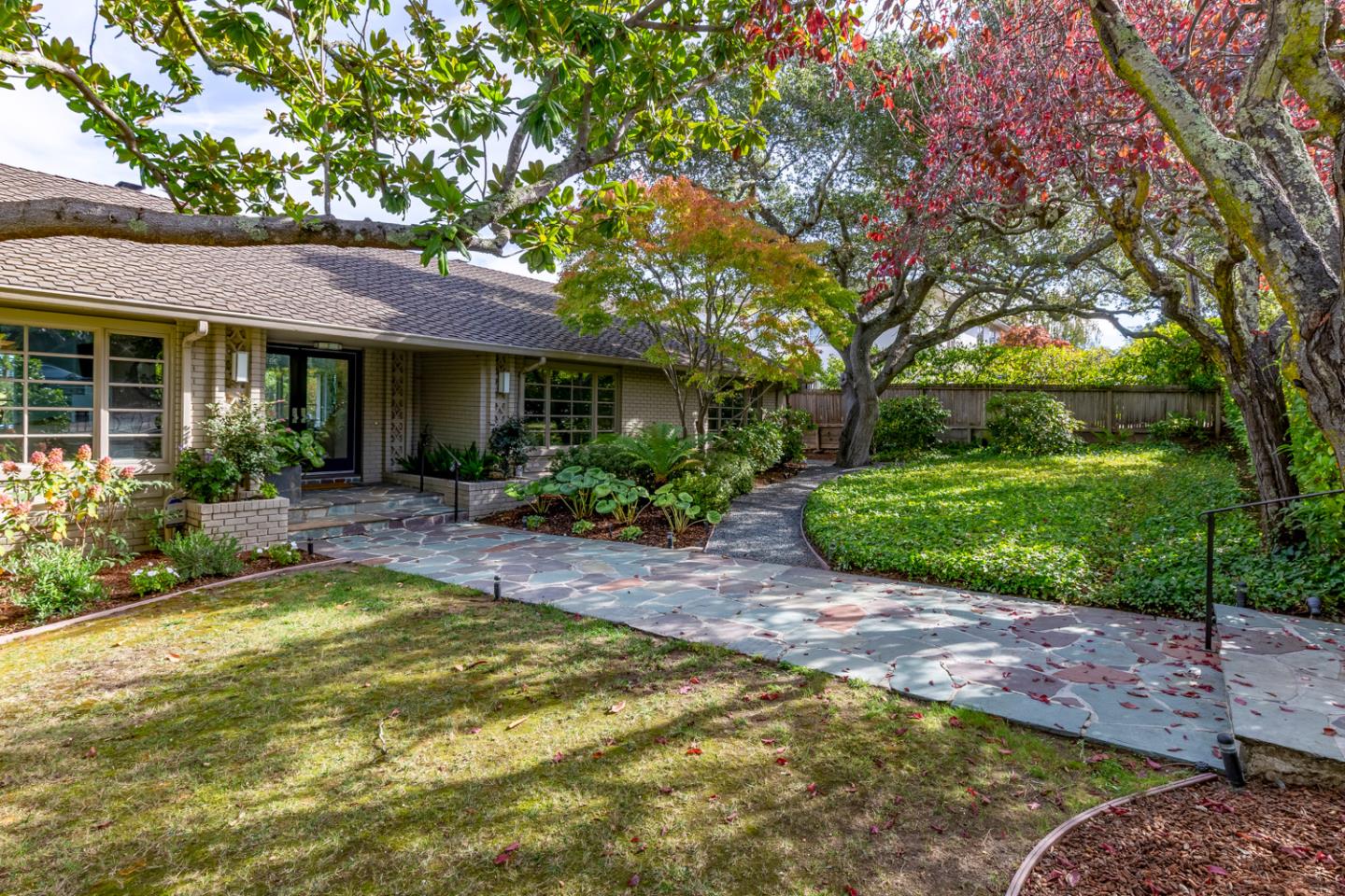 Hillsborough, California, 94010, United States, 3 Bedrooms Bedrooms, ,4 BathroomsBathrooms,Residential,For Sale,1989109