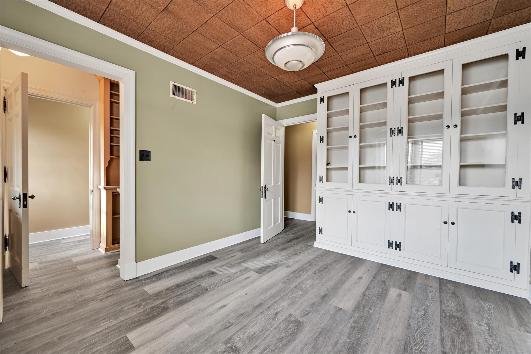 Reading, Pennsylvania, 19607, United States, 6 Bedrooms Bedrooms, ,3 BathroomsBathrooms,Residential,For Sale,2008158