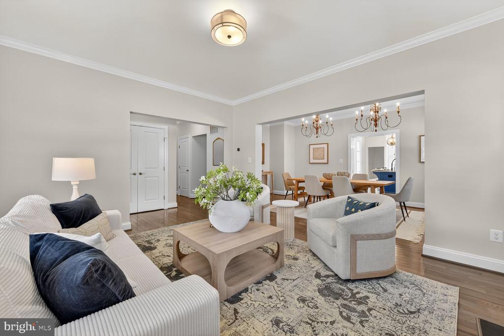 Arlington, Virginia, 22213, United States, 5 Bedrooms Bedrooms, ,5 BathroomsBathrooms,Residential,For Sale,1982488