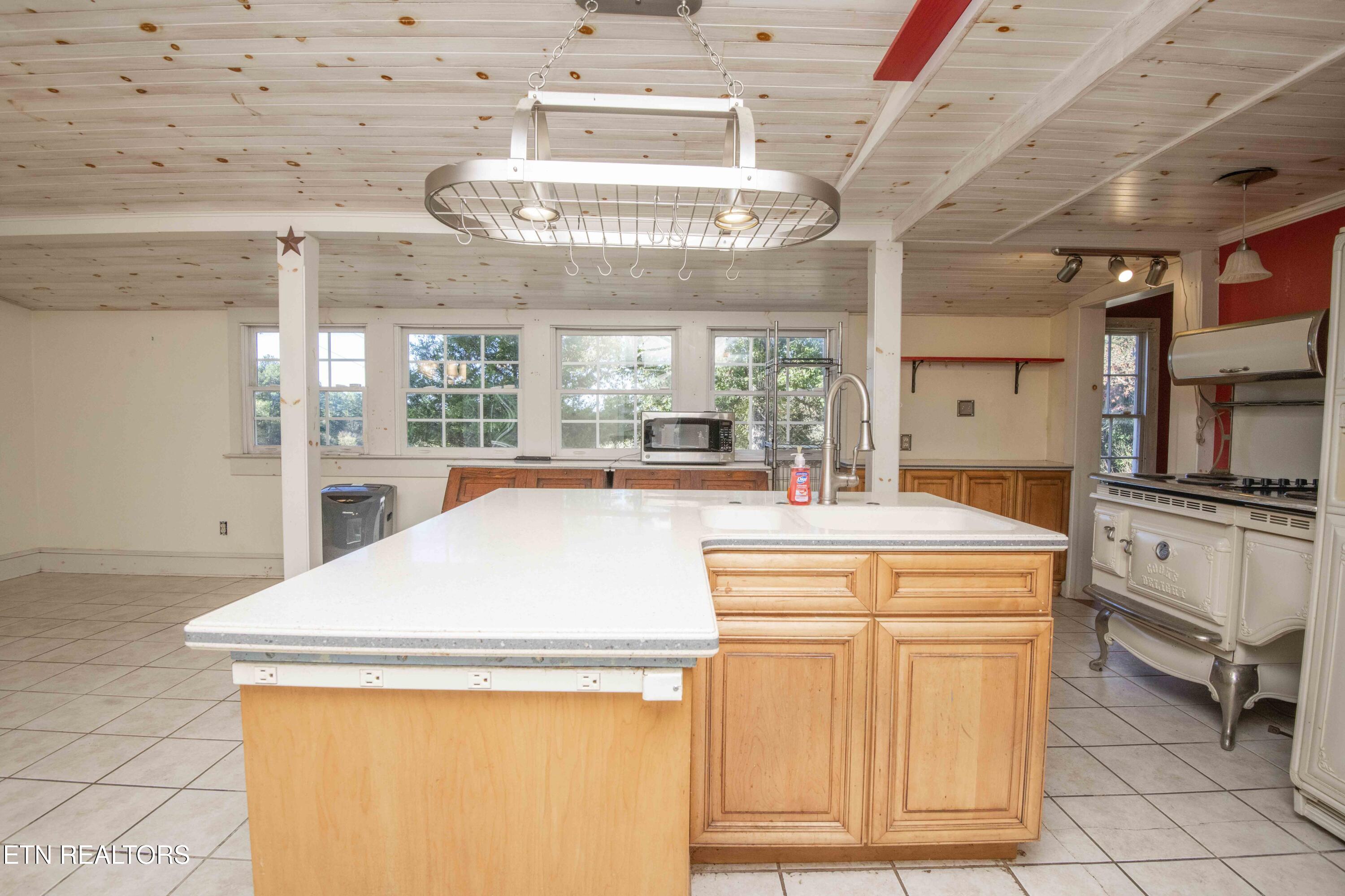 Rockford, Tennessee, 37853, United States, 3 Bedrooms Bedrooms, ,3 BathroomsBathrooms,Residential,For Sale,1984254