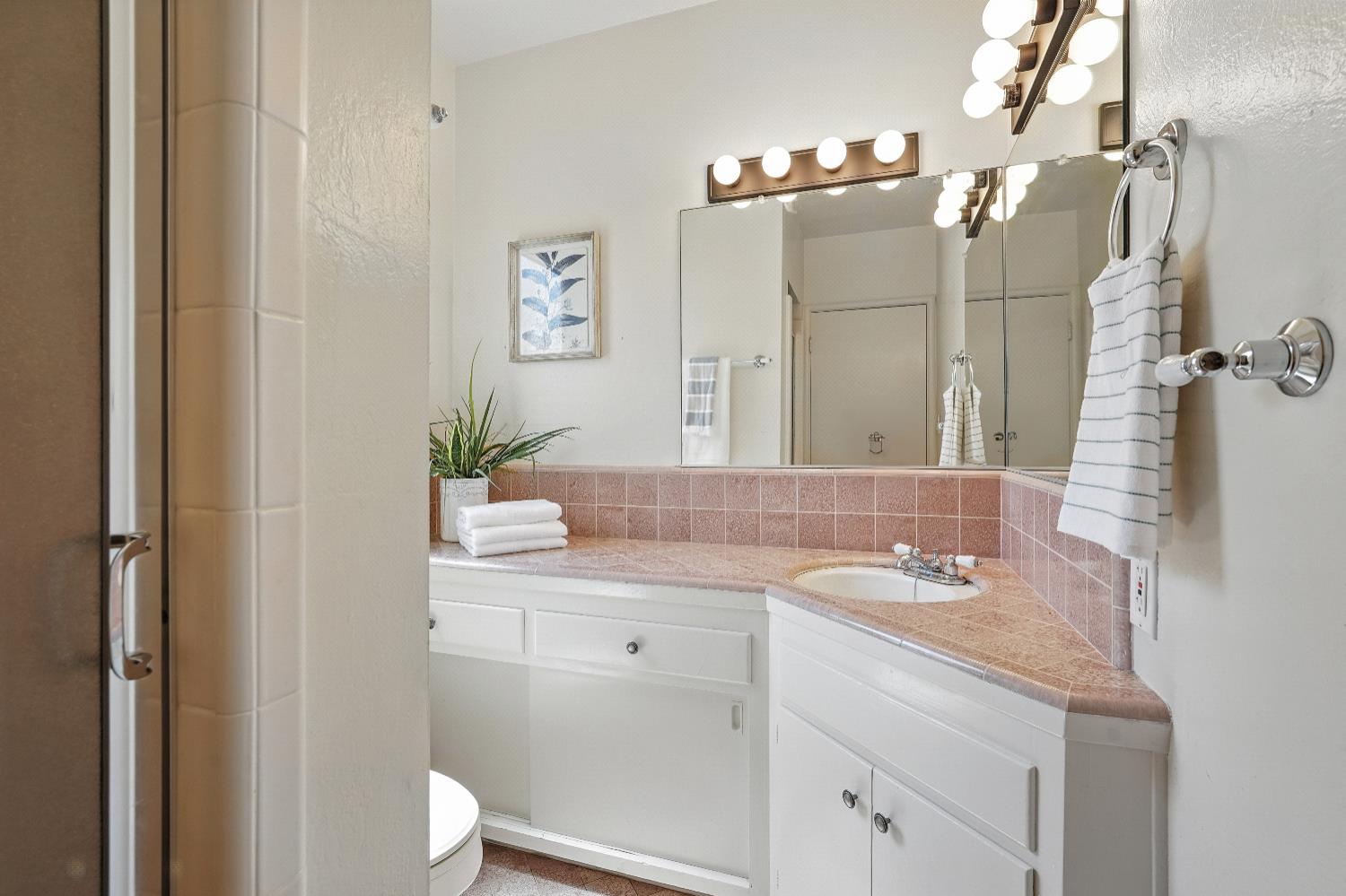Sacramento, California, 95820, United States, 3 Bedrooms Bedrooms, ,2 BathroomsBathrooms,Residential,For Sale,1940182