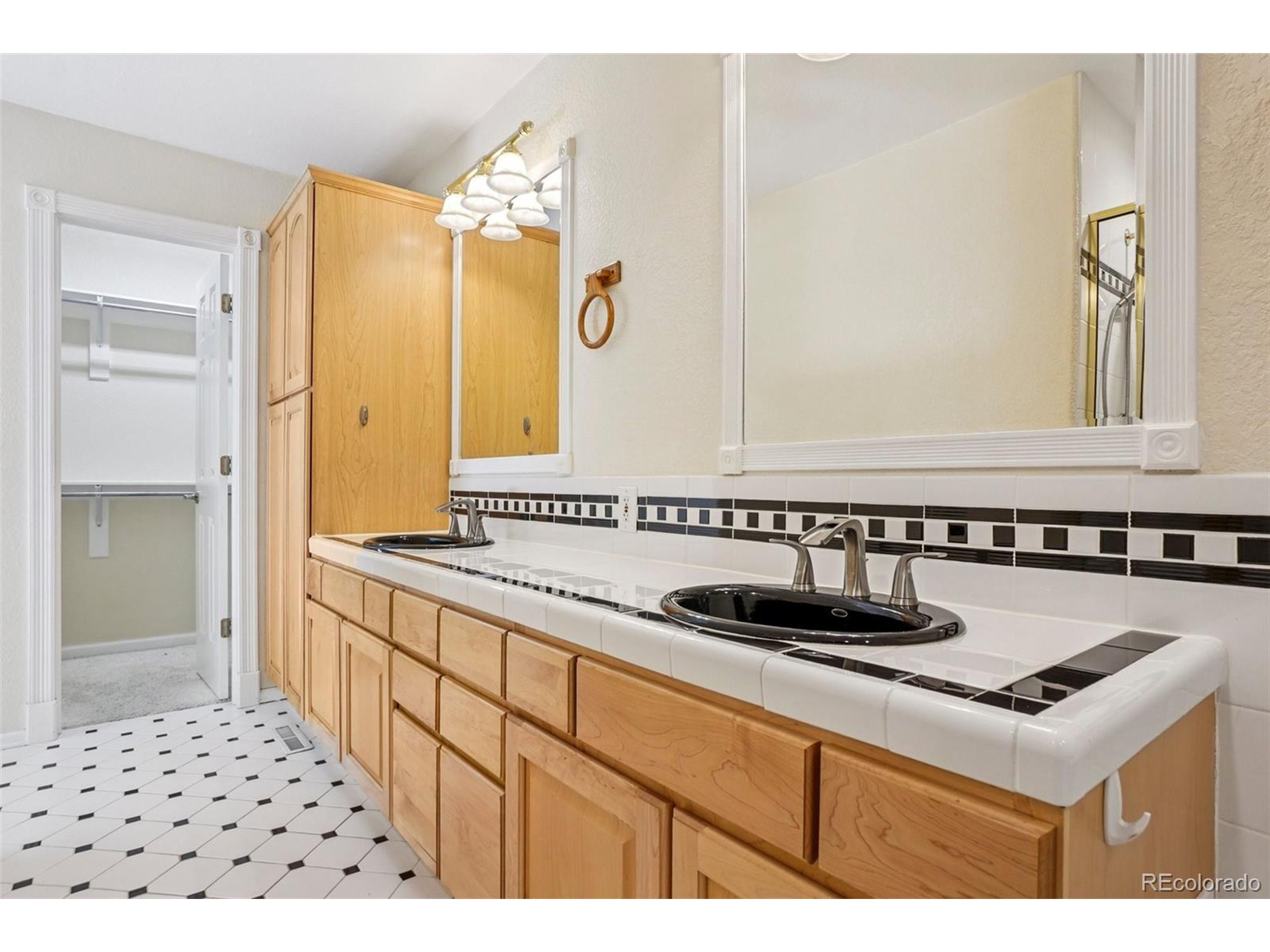 Louisville, Colorado, 80027, United States, 5 Bedrooms Bedrooms, ,1 BathroomBathrooms,Residential,For Sale,1910373