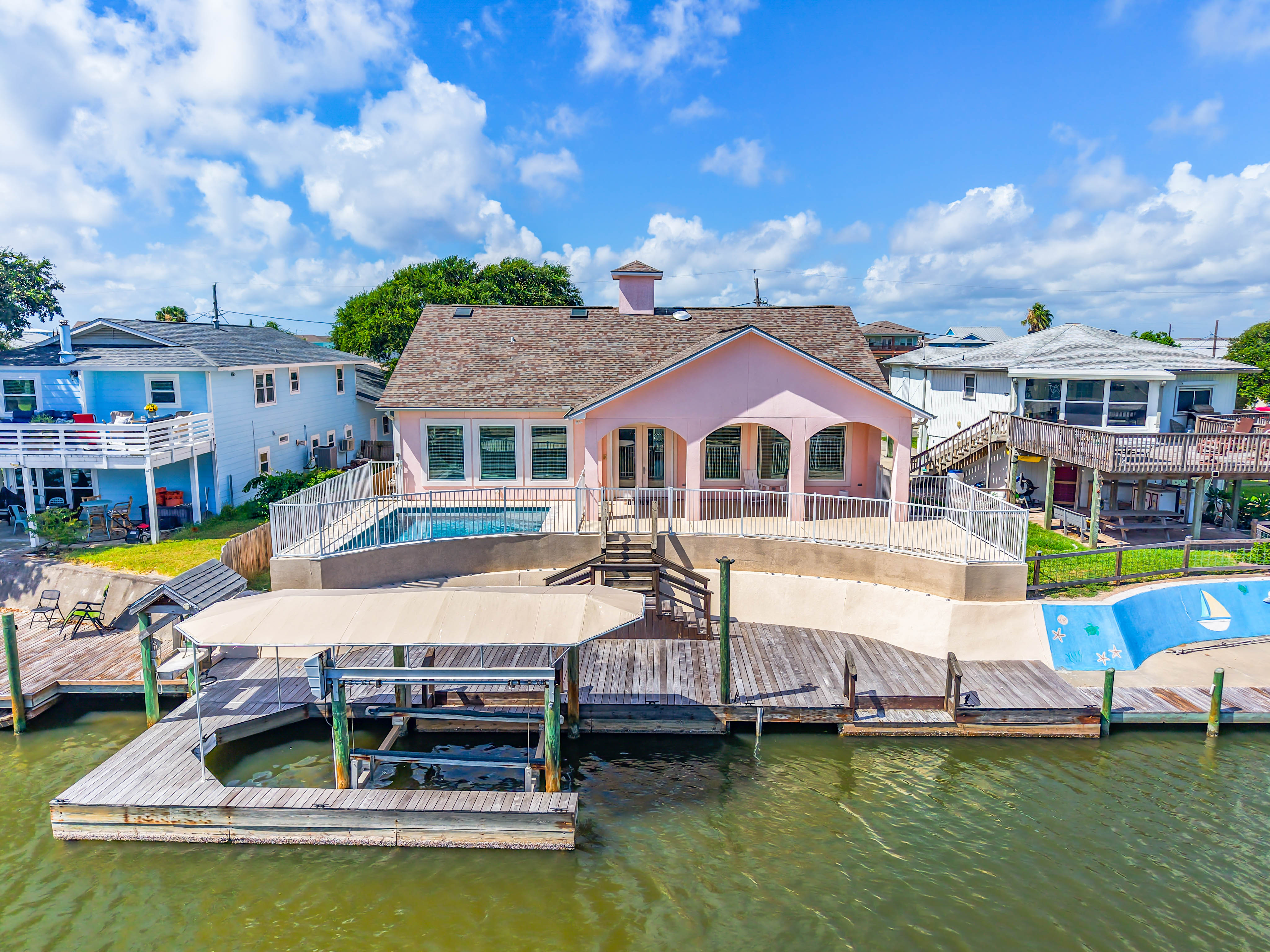  Waterfront Retreat with Heated Pool and Boat Lift - 物件實景