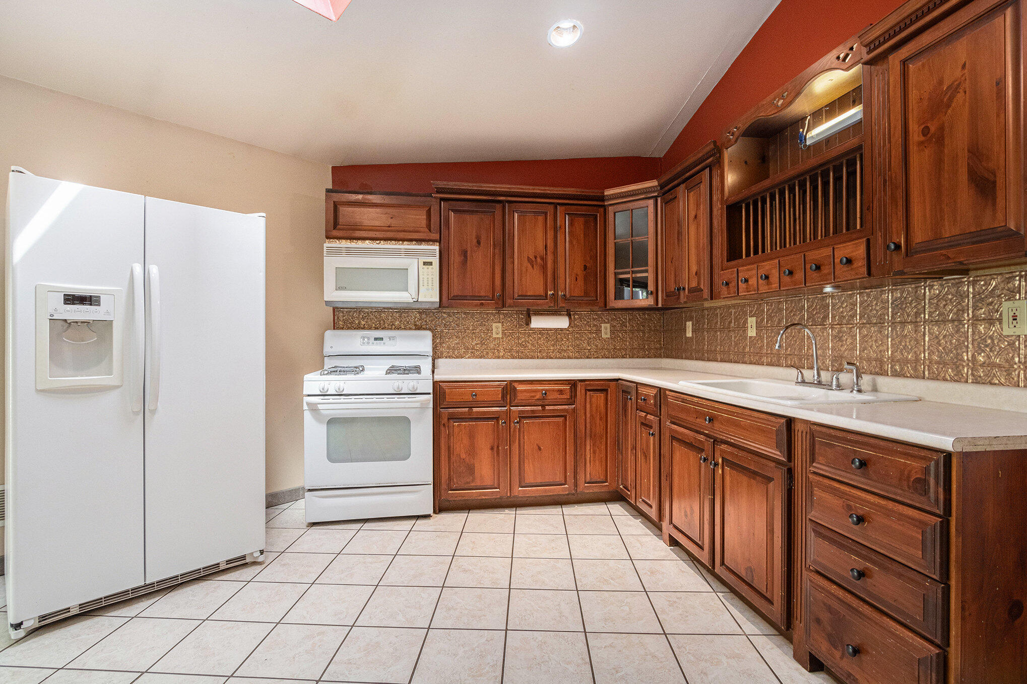 Bangor, Michigan, 49013, United States, 3 Bedrooms Bedrooms, ,2 BathroomsBathrooms,Residential,For Sale,1930428