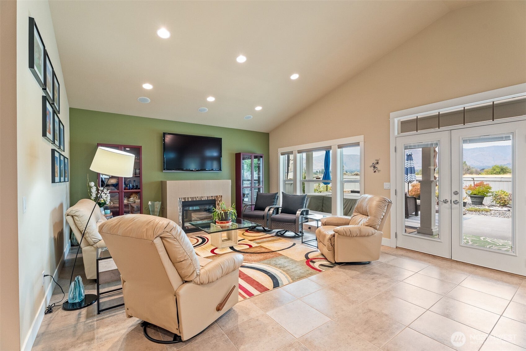 East Wenatchee, Washington, 98802, United States, 3 Bedrooms Bedrooms, ,1 BathroomBathrooms,Residential,For Sale,1934190
