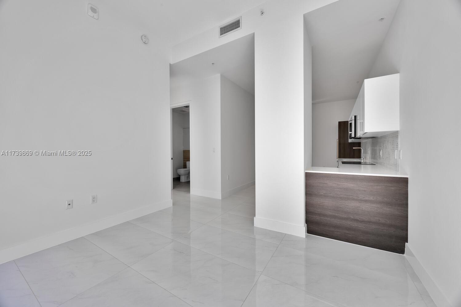 Coral Gables, Florida, 33146, United States, 1 Bedroom Bedrooms, ,1 BathroomBathrooms,Residential,For Sale,1934394