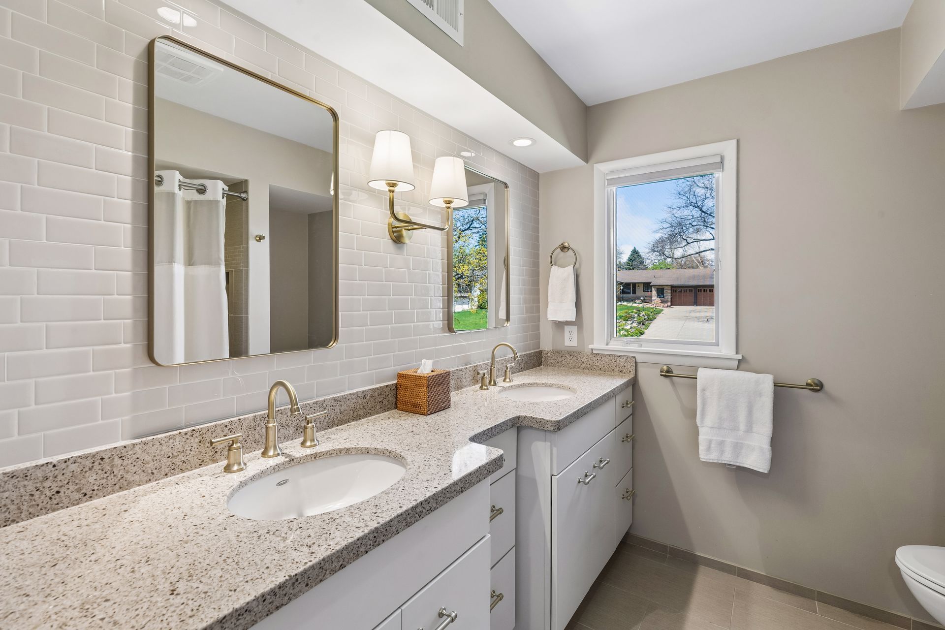  Updated Rambler in Edina with Stunning Pond Views - 物件實景