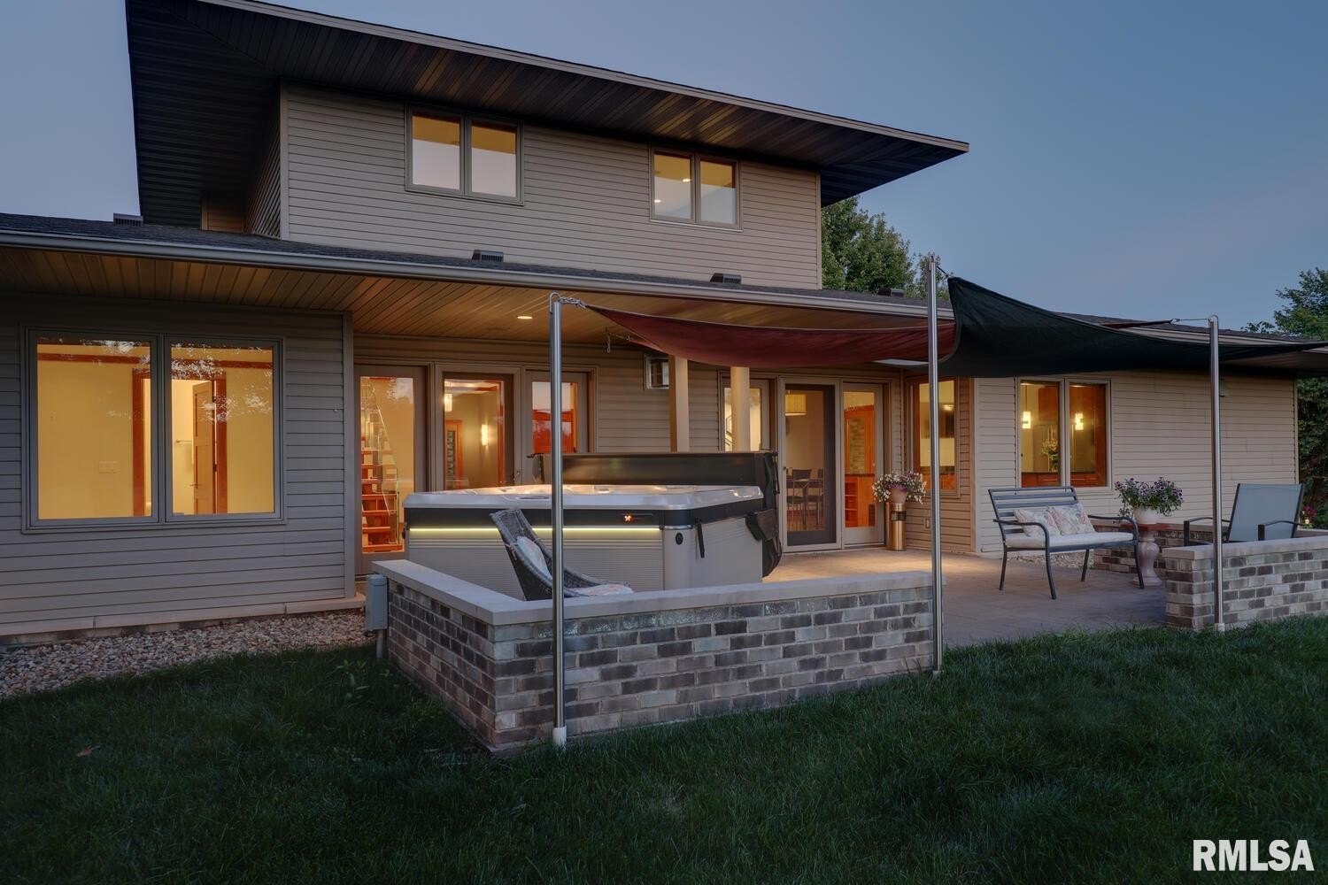 Macomb, Illinois, 61455, United States, 5 Bedrooms Bedrooms, ,5 BathroomsBathrooms,Residential,For Sale,1915760