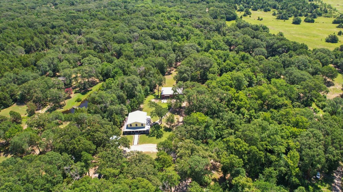 Bonham, Texas, 75418, United States, 6 Bedrooms Bedrooms, ,3 BathroomsBathrooms,Residential,For Sale,1983606