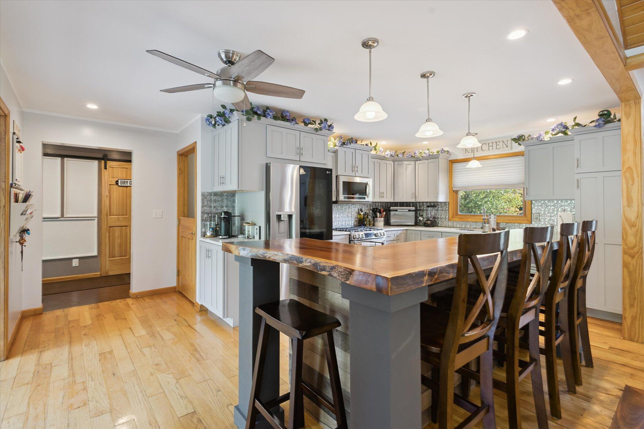 Horton, Michigan, 49246, United States, 5 Bedrooms Bedrooms, ,4 BathroomsBathrooms,Residential,For Sale,1940330
