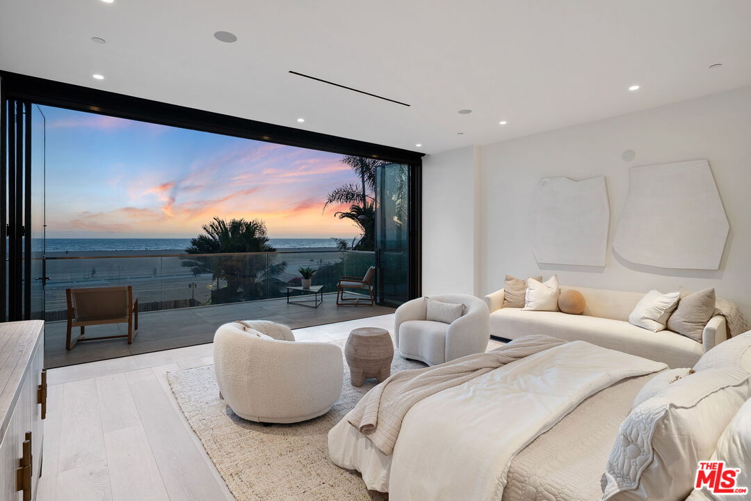 Santa Monica, California, 90403, United States, 7 Bedrooms Bedrooms, ,9 BathroomsBathrooms,Residential,For Sale,1955538