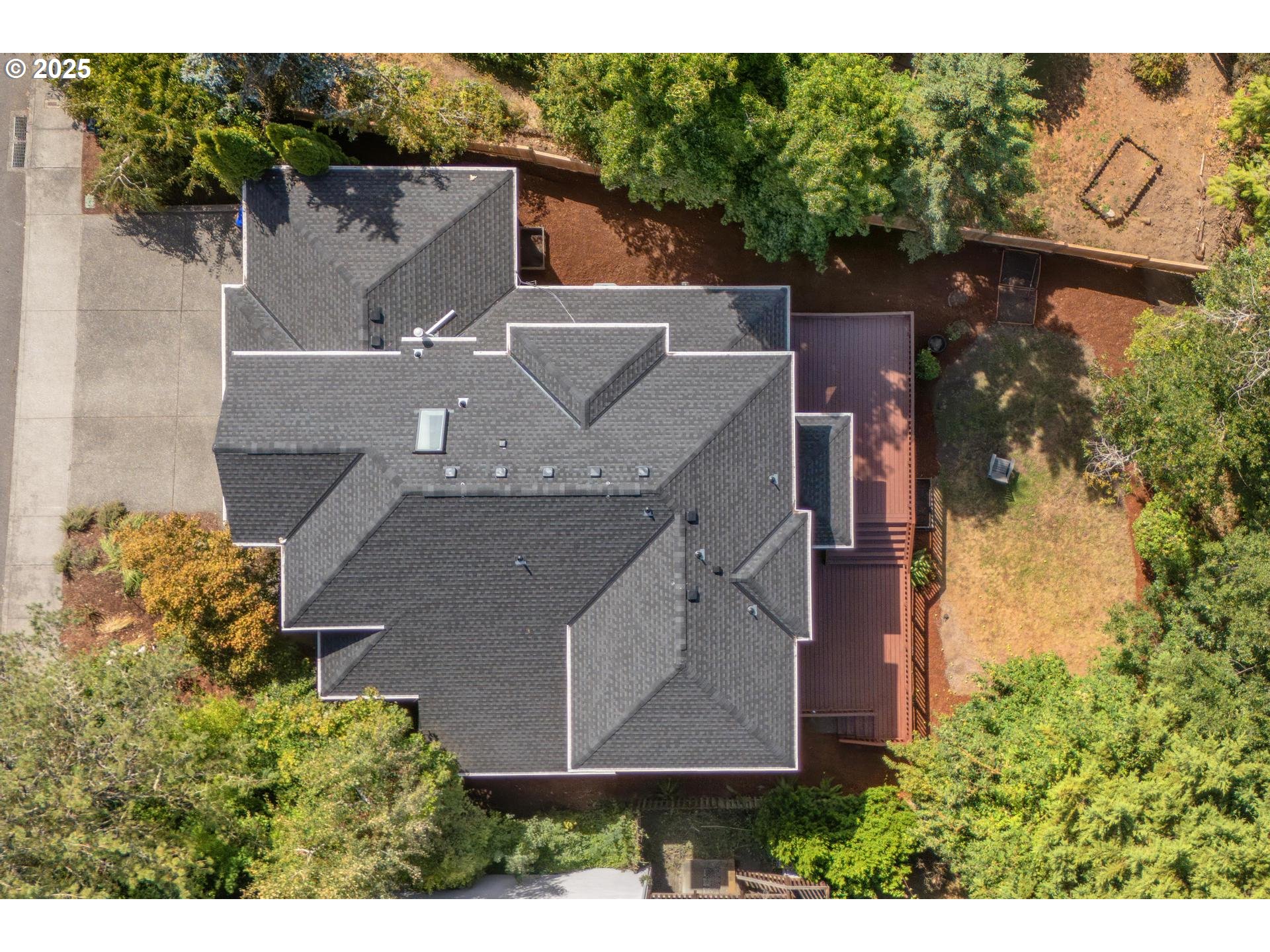 Portland, Oregon, 97219, United States, 4 Bedrooms Bedrooms, ,2 BathroomsBathrooms,Residential,For Sale,1917985