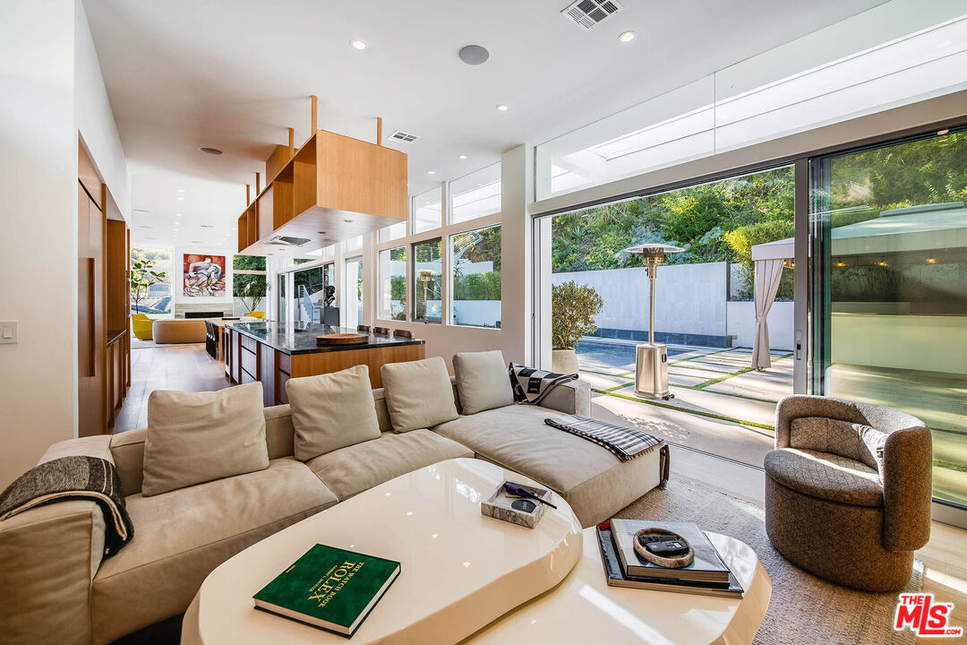 Beverly Hills, California, 90210, United States, 4 Bedrooms Bedrooms, ,5 BathroomsBathrooms,Residential,For Sale,1687212