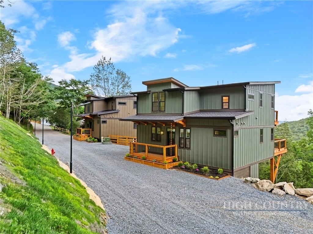 Seven Devils, North Carolina, 28604, United States, 2 Bedrooms Bedrooms, ,3 BathroomsBathrooms,Residential,For Sale,2020628