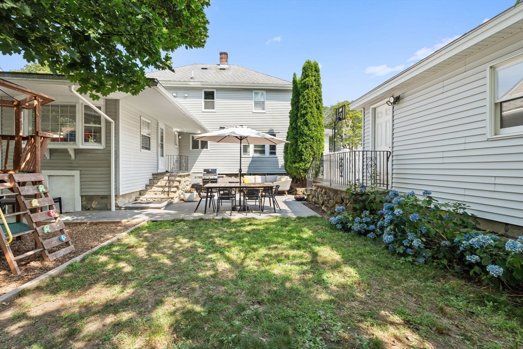 Stoneham, Massachusetts, 02180, United States, 3 Bedrooms Bedrooms, ,2 BathroomsBathrooms,Residential,For Sale,1939949