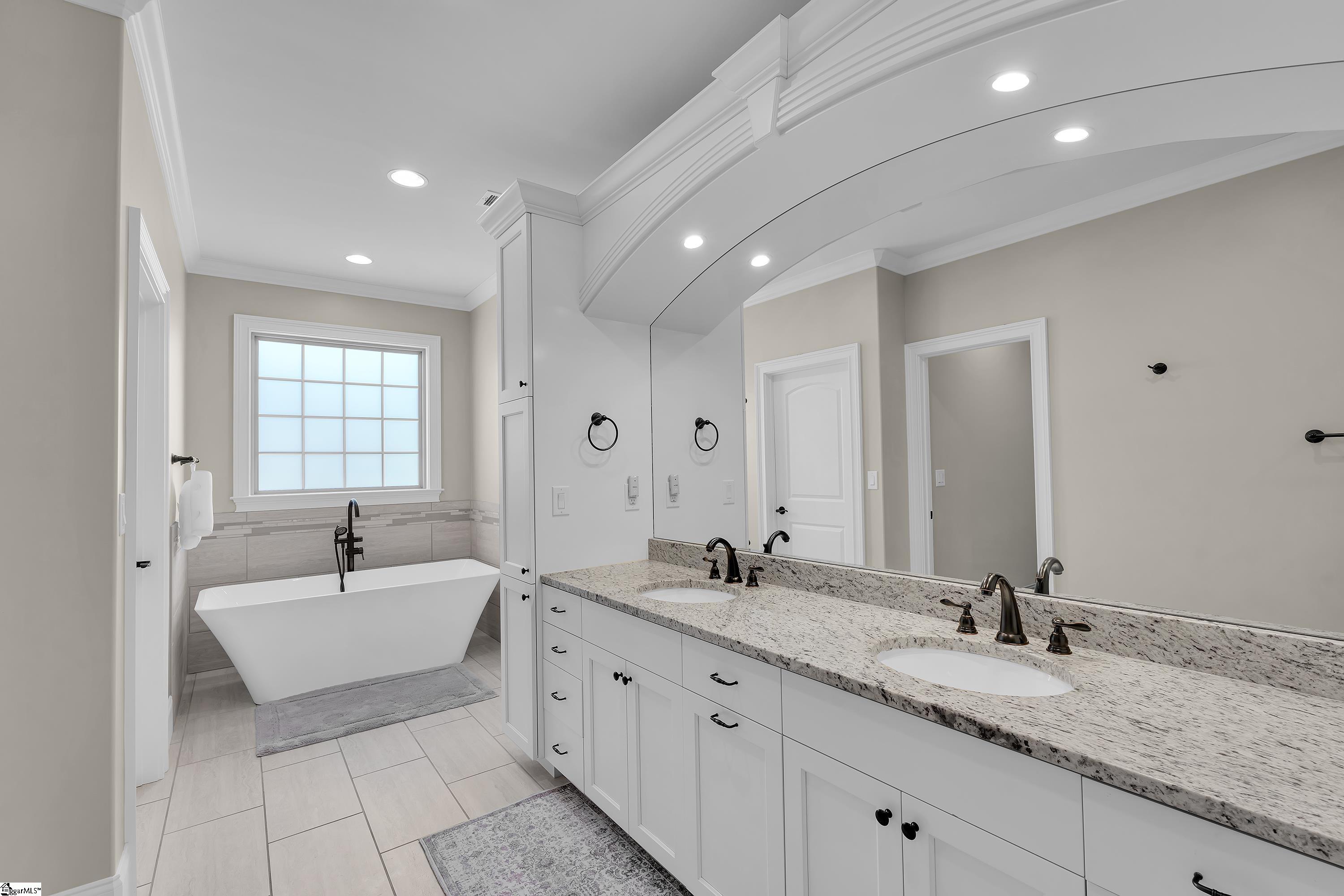 Campobello, South Carolina, 29322, United States, 4 Bedrooms Bedrooms, ,5 BathroomsBathrooms,Residential,For Sale,1827518