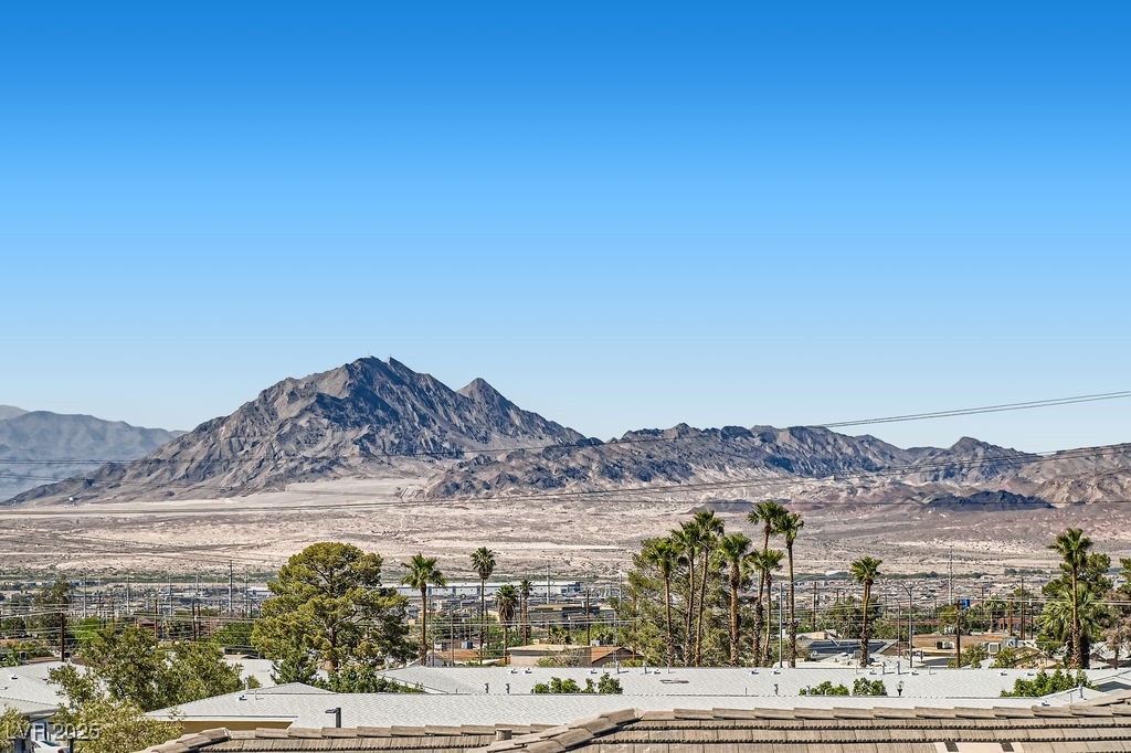 Henderson, Nevada, 89015, United States, 6 Bedrooms Bedrooms, ,1 BathroomBathrooms,Residential,For Sale,1986508