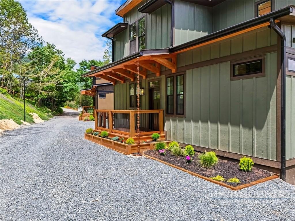 Seven Devils, North Carolina, 28604, United States, 2 Bedrooms Bedrooms, ,3 BathroomsBathrooms,Residential,For Sale,2020628