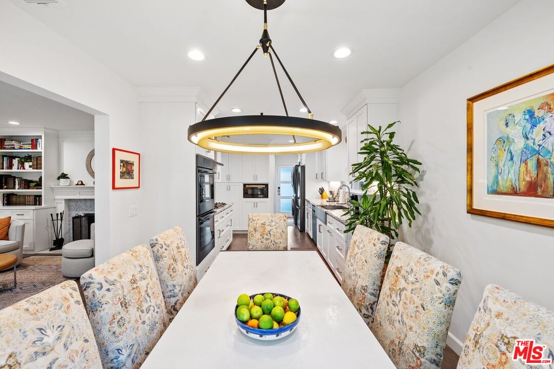 Los Angeles, California, 90034, United States, 4 Bedrooms Bedrooms, ,Residential,For Sale,1991116