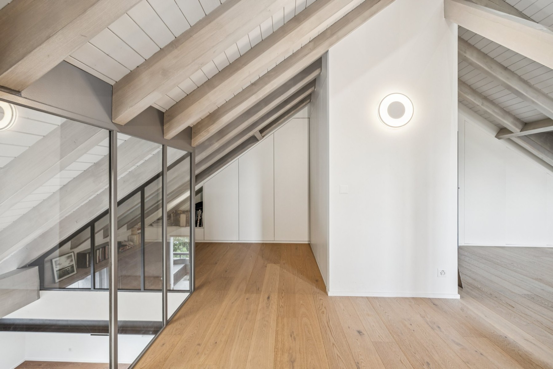  STUNNING, RENOVATED DUPLEX WITH LOTS OF CHARACTER - 物件實景