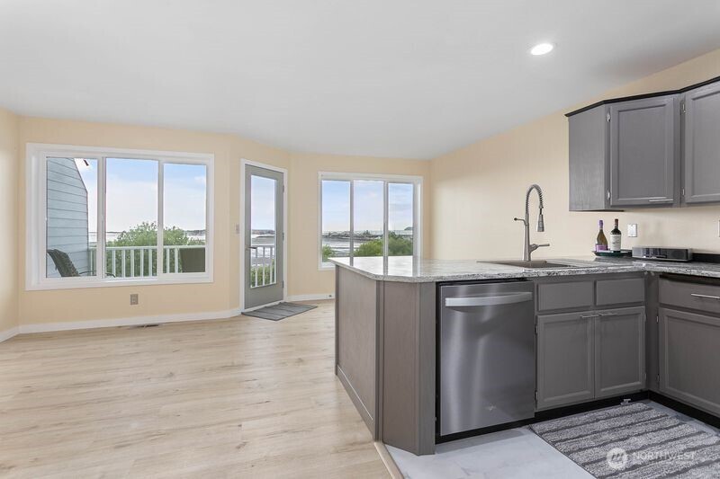 Blaine, Washington, 98230, United States, 2 Bedrooms Bedrooms, ,2 BathroomsBathrooms,Residential,For Sale,1896205