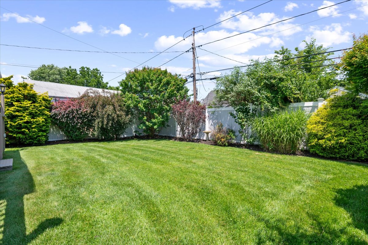 Levittown, New York, 11756, United States, 5 Bedrooms Bedrooms, ,2 BathroomsBathrooms,Residential,For Sale,1920496