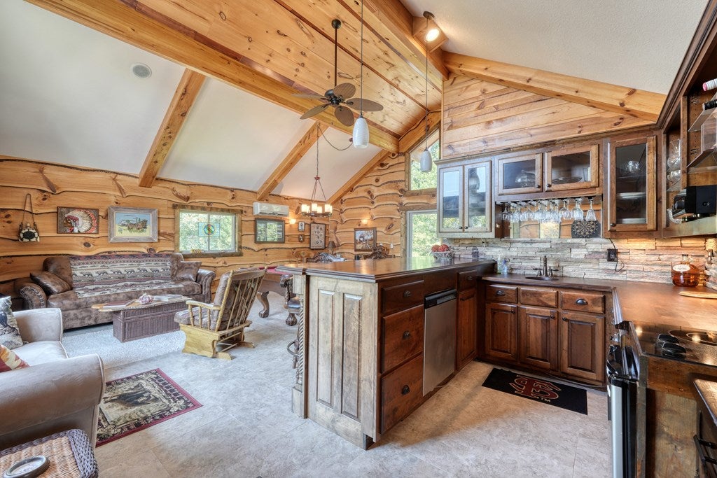 Hayesville, North Carolina, 28904, United States, 3 Bedrooms Bedrooms, ,4 BathroomsBathrooms,Residential,For Sale,1919513